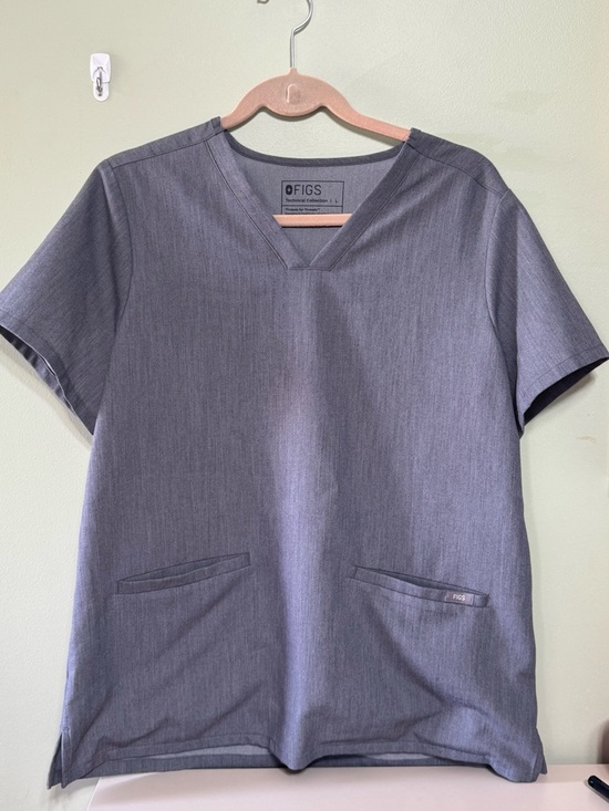 Figs Tops - NWOT Women’s Figs Casma Three Pocket V-neck Scrub Top, Graphite, Large